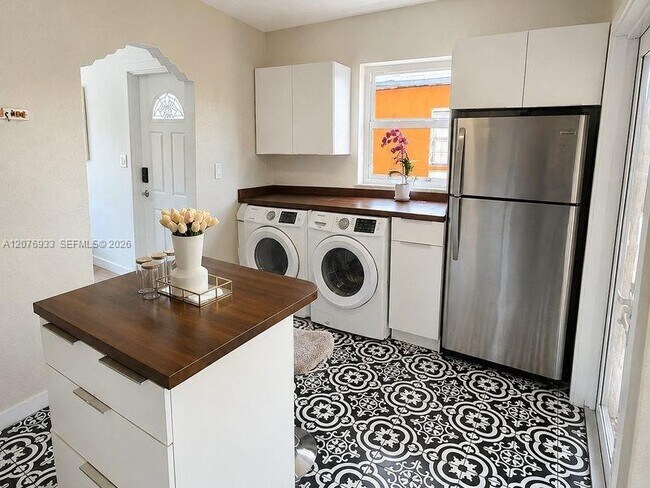 Foto del edificio - 985 SW 10th St
