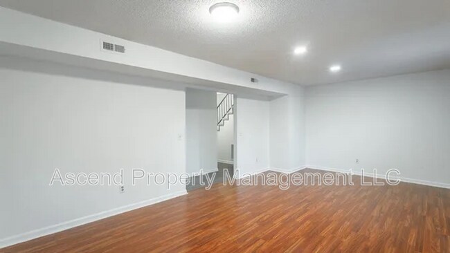 Foto del edificio - 5822 Moody Sawyer Rd