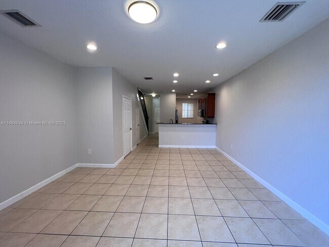 Building Photo - 5140 NW 30th Ln