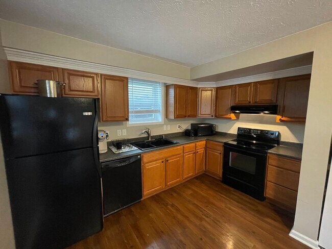 Building Photo - 410 Woodview Dr