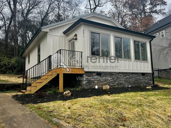 Building Photo - 3571 Crompton St