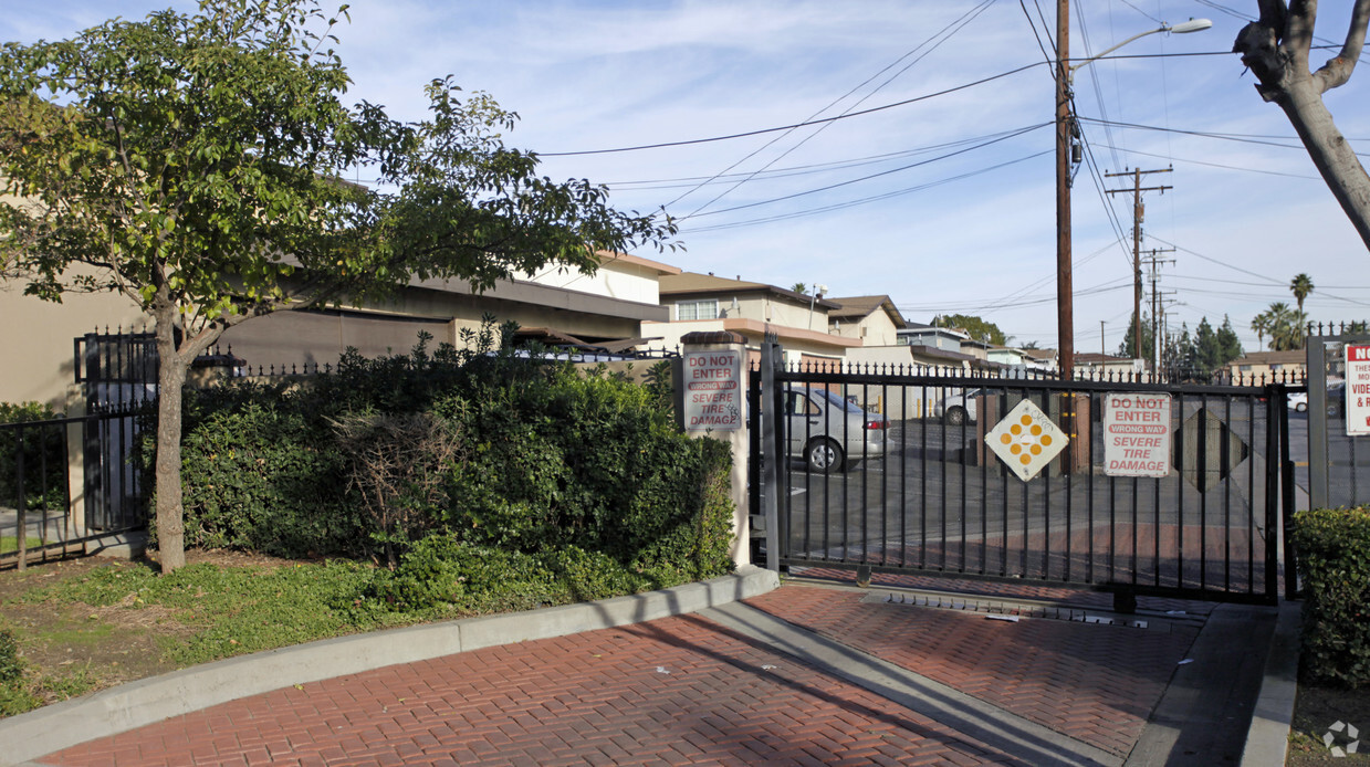 Building Photo - Patio Apartments