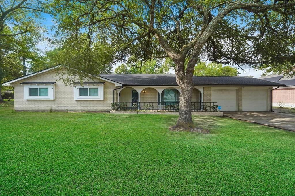 Primary Photo - 110 Magnolia Bend