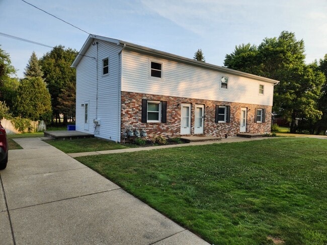 Building Photo - 4984 Greenwood St