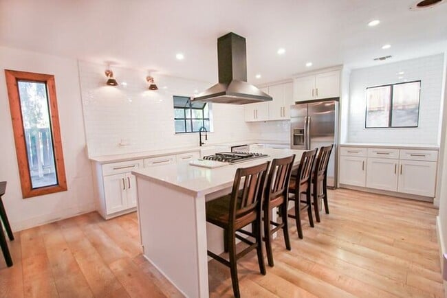 Modern 3 Bed Home for Rent in Riverside CA 92507 Garage Available - Modern 3 Bed Home for Rent in Riverside CA 92507 Garage Available