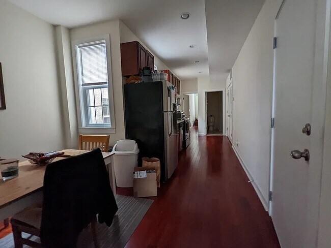 Foto del edificio - 2631 W Girard Ave