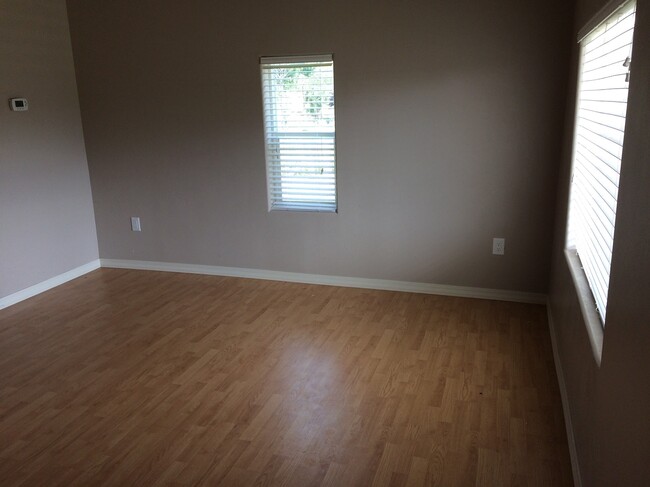 Building Photo - 187 Harmony Dr