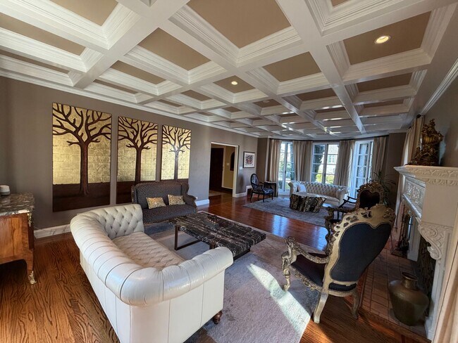 Foto del edificio - Elegant St. Francis Wood Residence - Available Furnished or Unfurnished