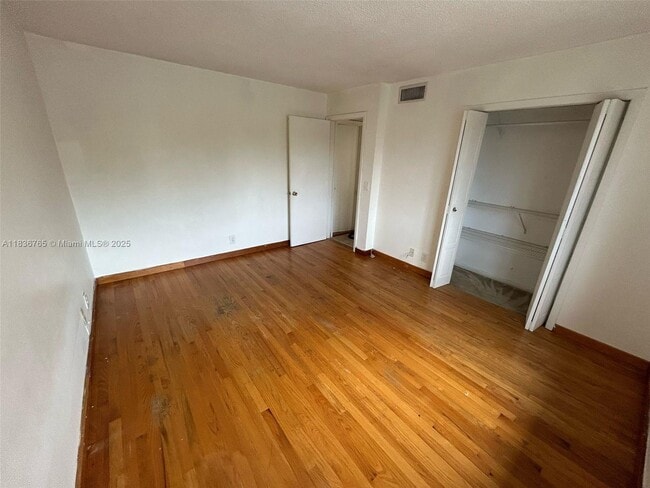 Building Photo - 16471 Blatt Blvd