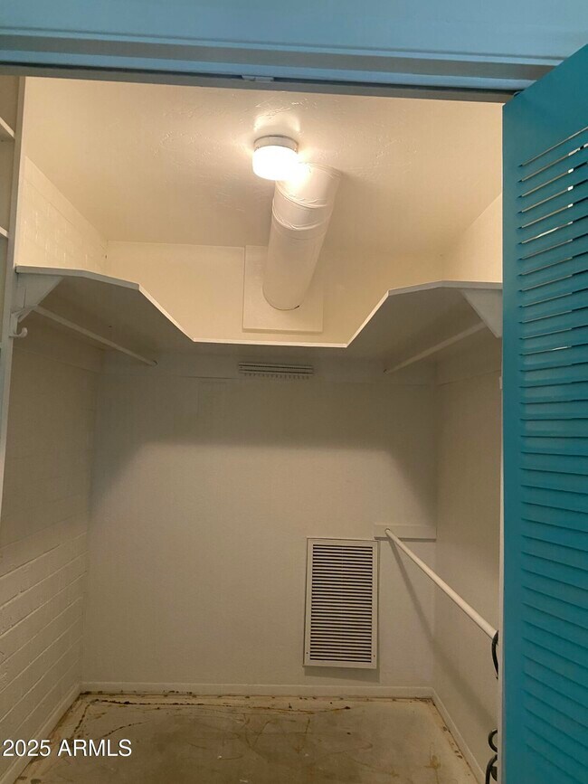 Foto del edificio - 318 W Georgia Ave