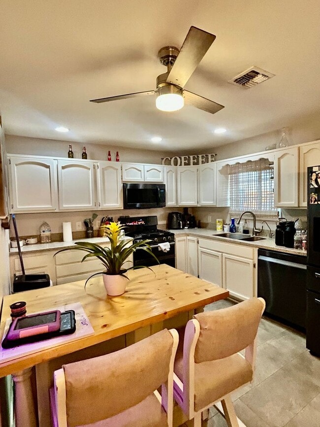 Foto del edificio - Spacious Foothills Retreat