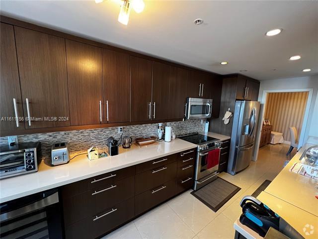 A closer look at High Ceiling Condo Rentals