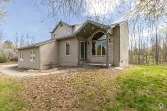 Building Photo - 3293 Greenleafe Dr