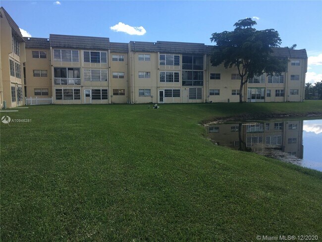 Building Photo - 8100 Sunrise Lakes Blvd