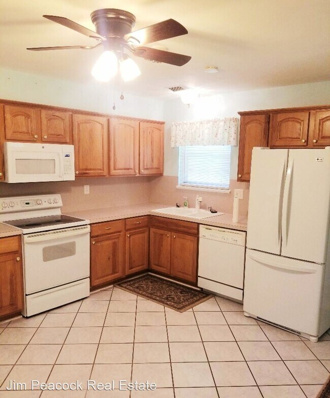 Building Photo - 3 br, 1 bath House - 16 Kaye Lane