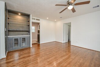 Building Photo - 6422 Sherwood Dr