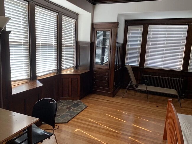 Building Photo - 161 Walnut St