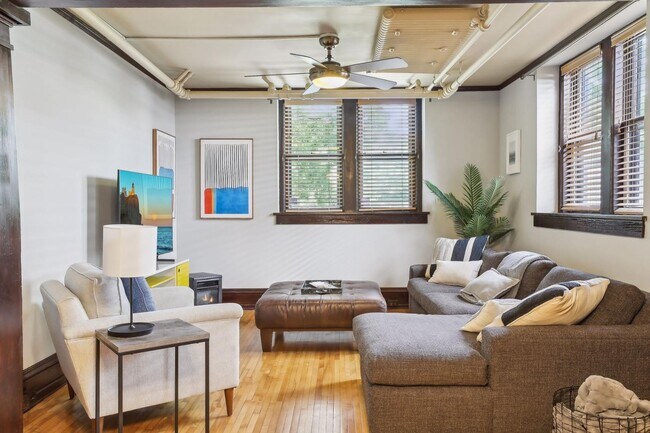 Foto del edificio - 3006 W 44th St