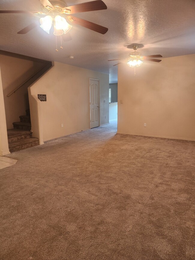 Building Photo - "Spacious 4-Bed Gem with 2.5 Baths at 9251...
