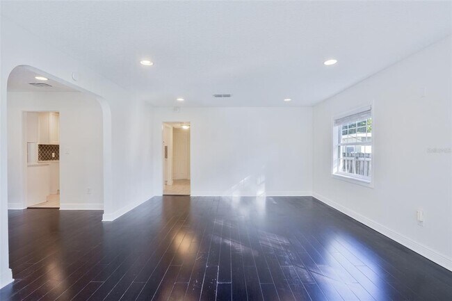 Foto del edificio - 350 N Phelps Ave