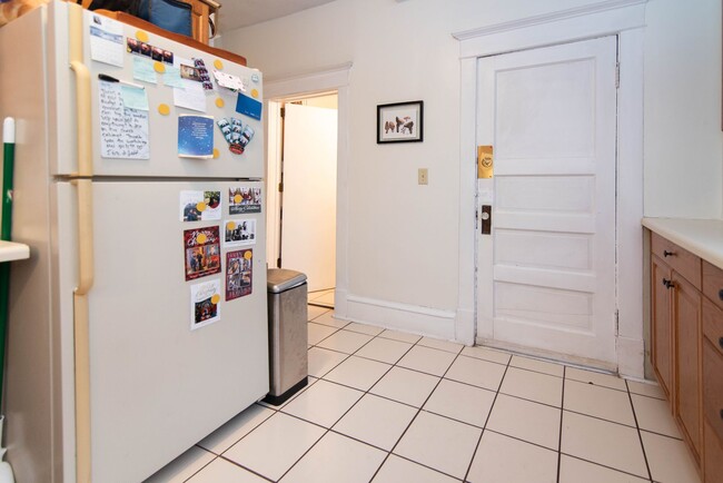 Building Photo - 419 W Franklin Ave