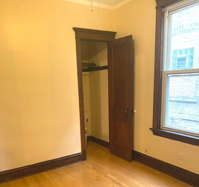 Foto del edificio - 2334 N Kostner Ave