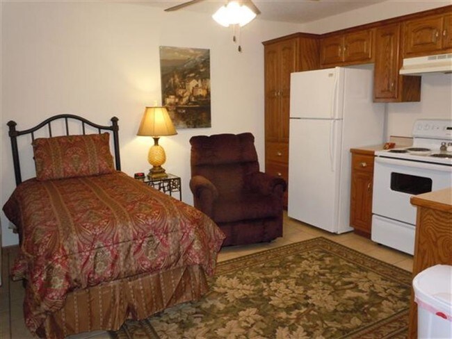 Foto del edificio - 2222 E 8th St