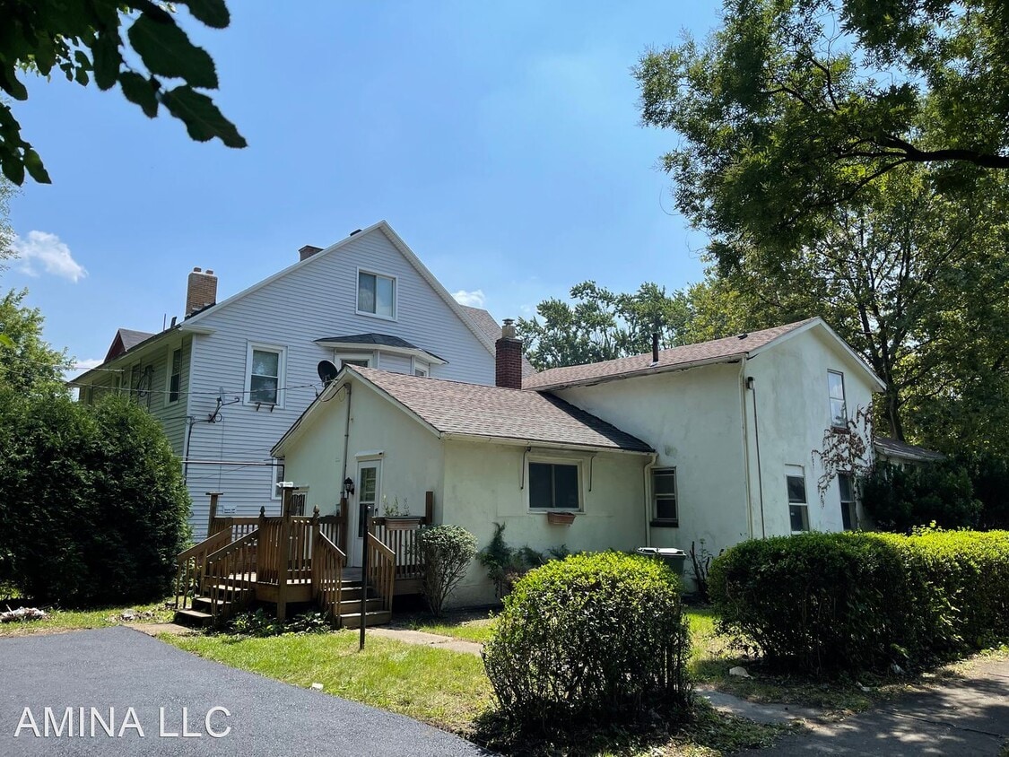 Primary Photo - 5 br, 1.5 bath House - 2 Backus St