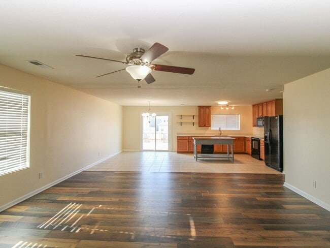 Building Photo - Modern and updated home in desirable East ...