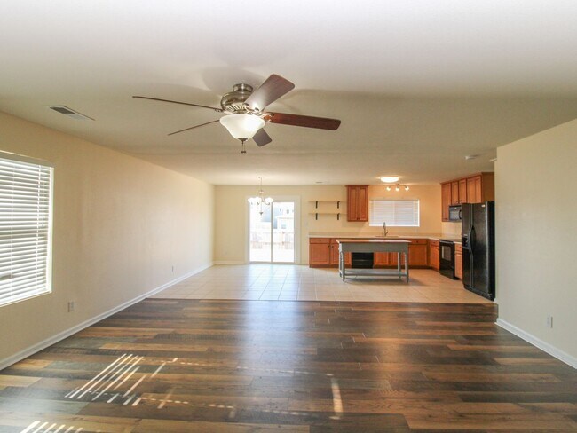 Foto del edificio - Modern and updated home in desirable East ...