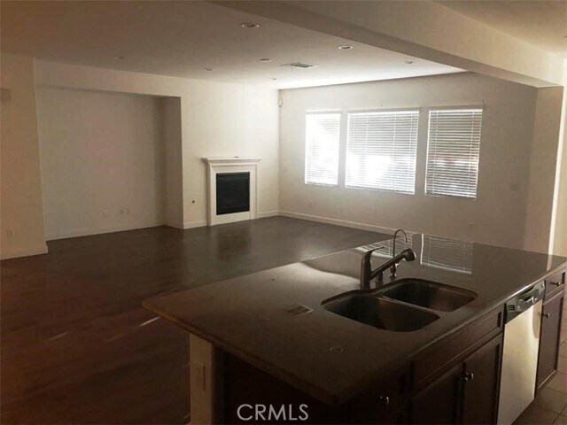 Foto del edificio - 7185 Tiburon Dr