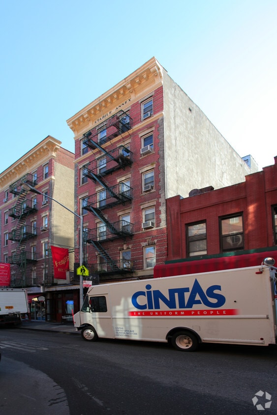 Building Photo - 146 Mulberry Street