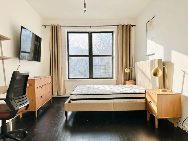 Foto del edificio - Furnished room/NOT APARTMENT