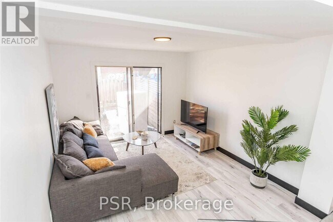 Photo du bâtiment - 2 Blackthorn Ave