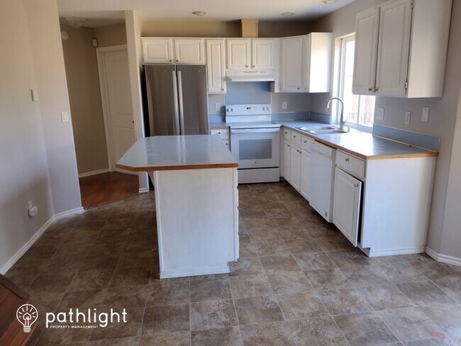 Foto del edificio - 6021 Thornbury Drive Southeast, Lacey, WA,...