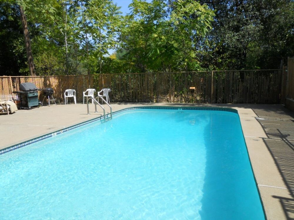 Primary Photo - 1425 Magnolia Avenue