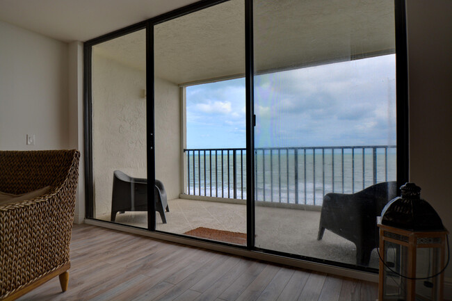 Building Photo - 3150 N Hwy A1A