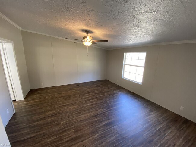 Building Photo - 4 br, 2 bath Mobile Home - 111 Pecan Grove...