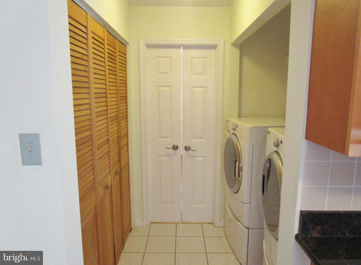 Primary Photo - 5201 Mornington Ct