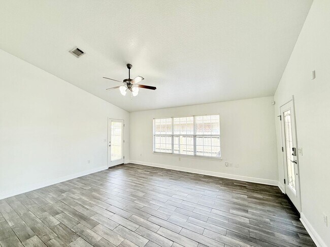 Foto del edificio - 3-Bedroom Home - Ashley Place