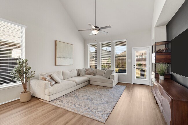 Building Photo - 10707 River Walk Dr