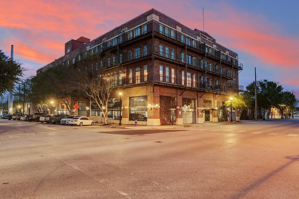 2205 Mckinney St Unit 304, Houston, TX 77003 Condo for Rent in