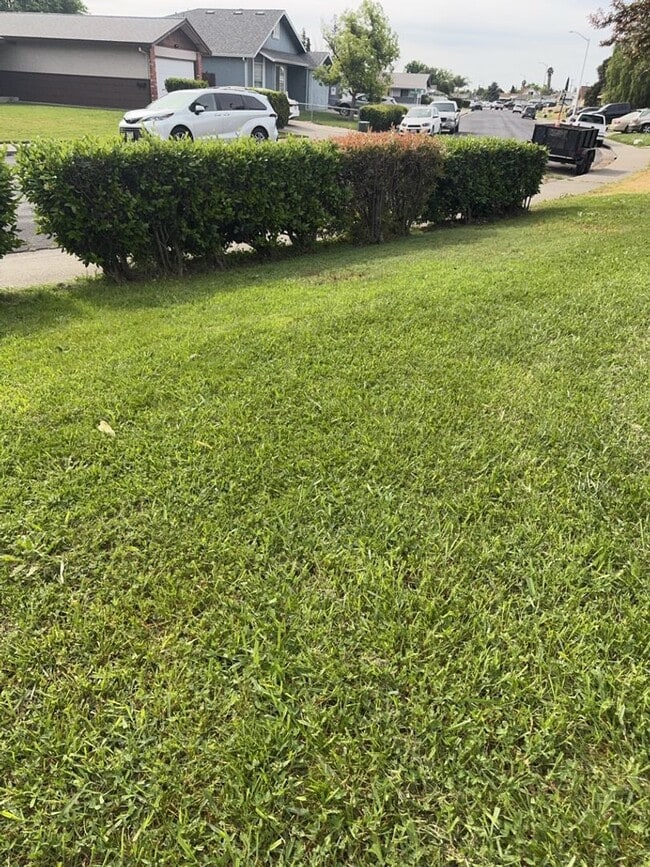 Building Photo - Corner Lot Home