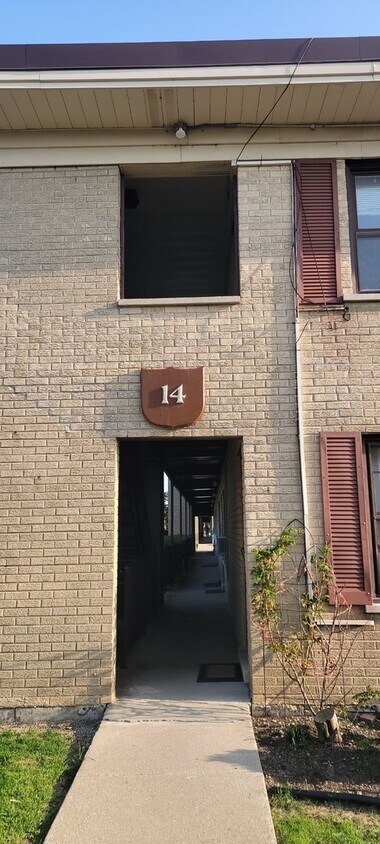 Primary Photo - 14 N King Arthur Ct