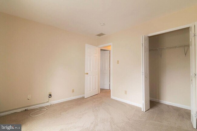 Building Photo - 48 Holly Glen Dr