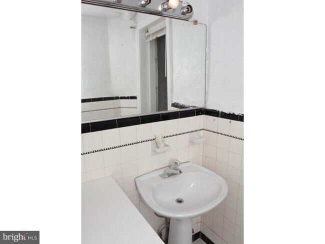 Building Photo - 1521 S Broad St