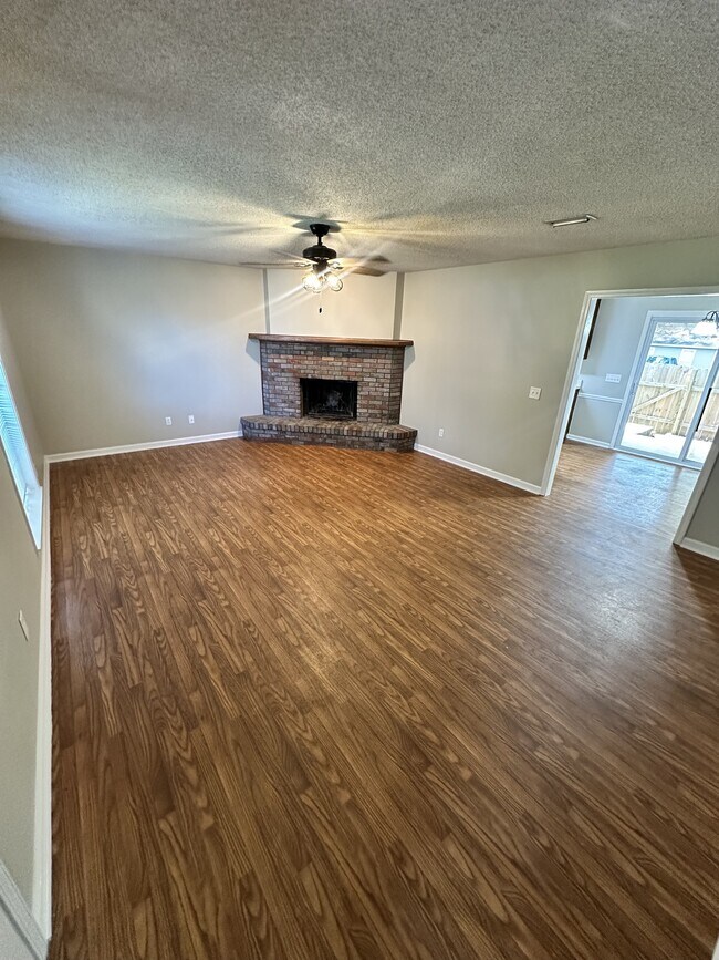 Foto del edificio - 8 E Chadwick Cir