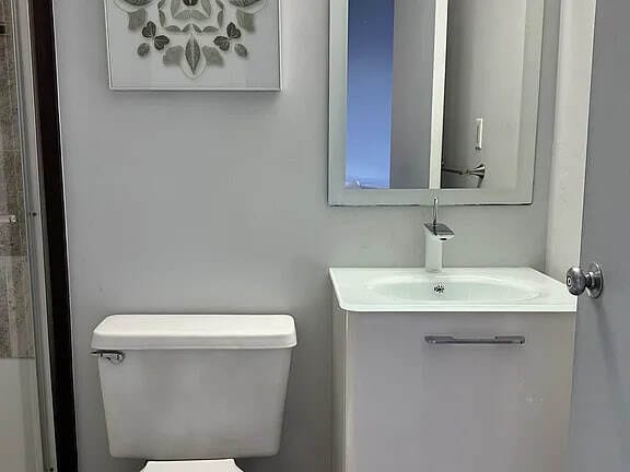 Building Photo - 10 Bay Street Landing