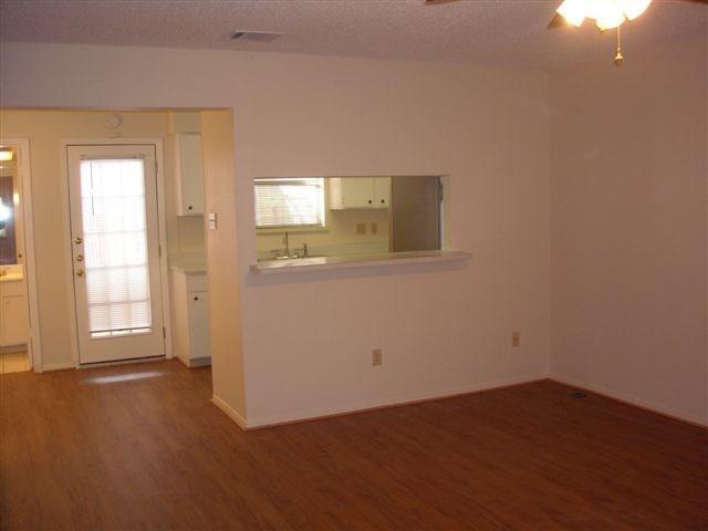 Foto del edificio - 8400 Jamestown Dr