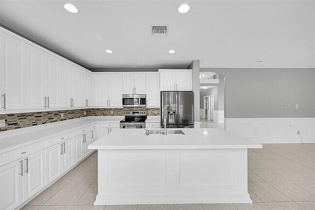 Foto del edificio - 4765 S Classical Blvd